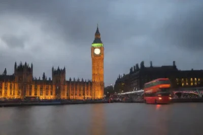 Iconic London monumentos como el Big Ben