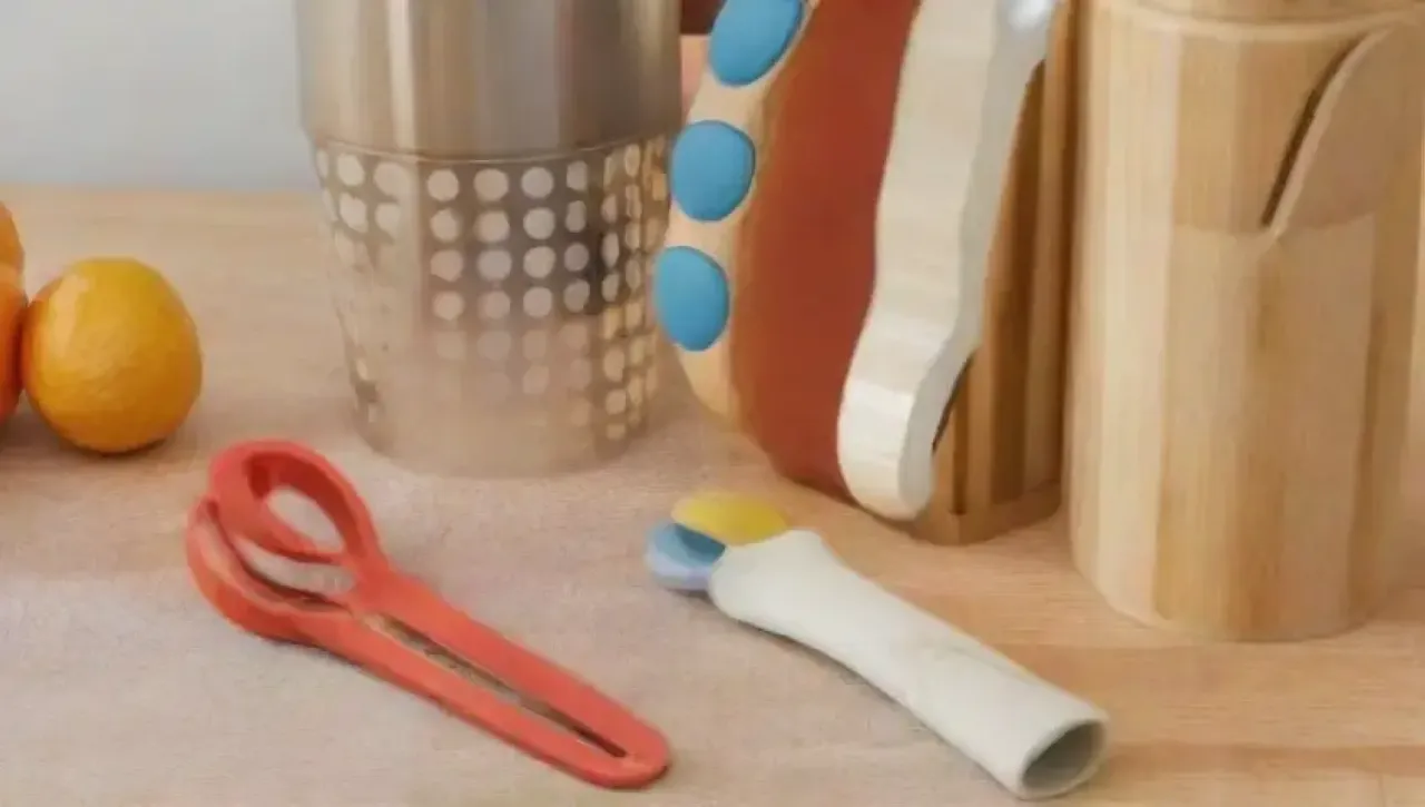 Utensilios de cocina elegantes y coloridos