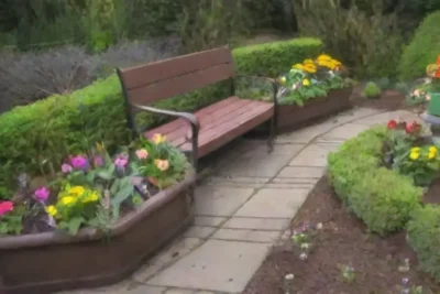 Un jardín vibrante lleno de flores